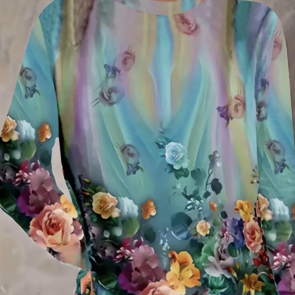 New Vibrant Floral Print Top - Picture 6 of 9